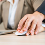 ¿Es posible ganar dinero con tu marca? Descubre cómo alquilarla o venderla legalmente