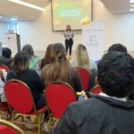 Capacitación gratuita abre oportunidades de empleos formales para jóvenes migrantes en el Perú
